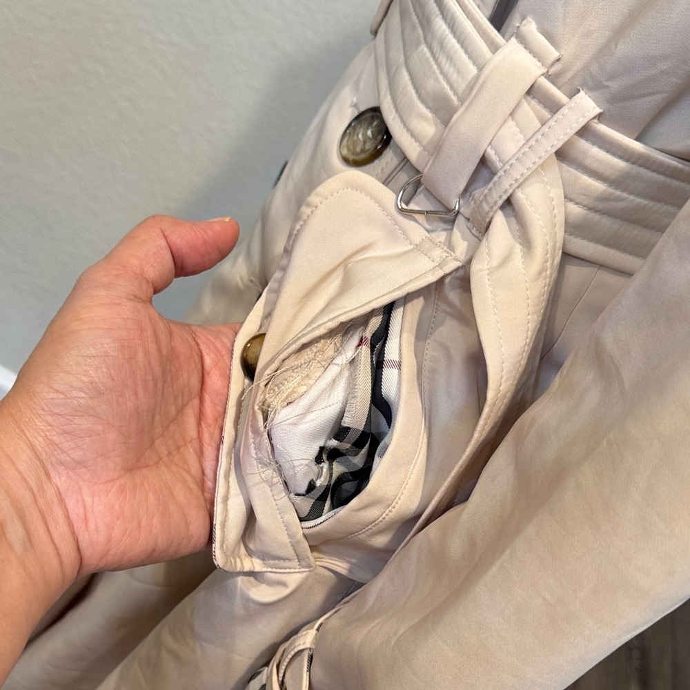 Authentic Burberry Light Tan Trench Coat - Picture 12 of 17